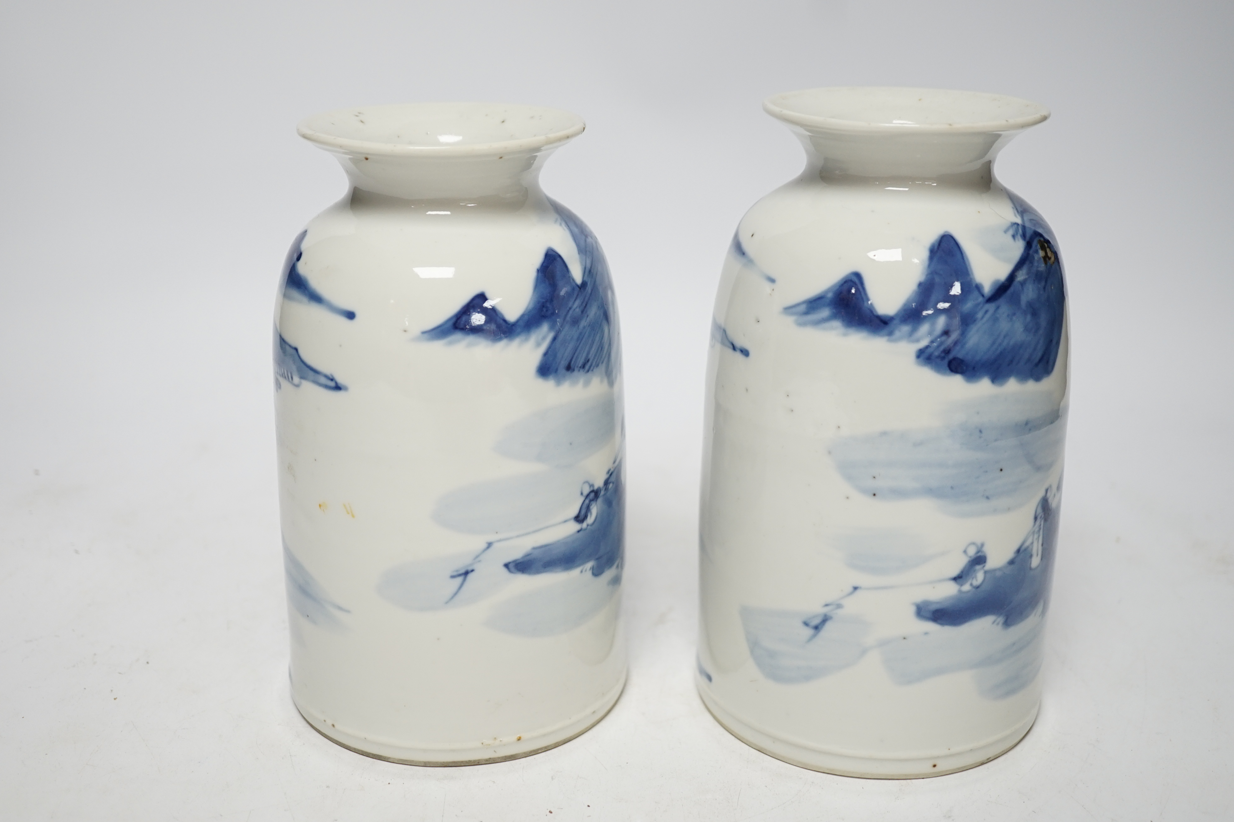 A pair of Chinese blue and white jars, 19th century, 19cm high